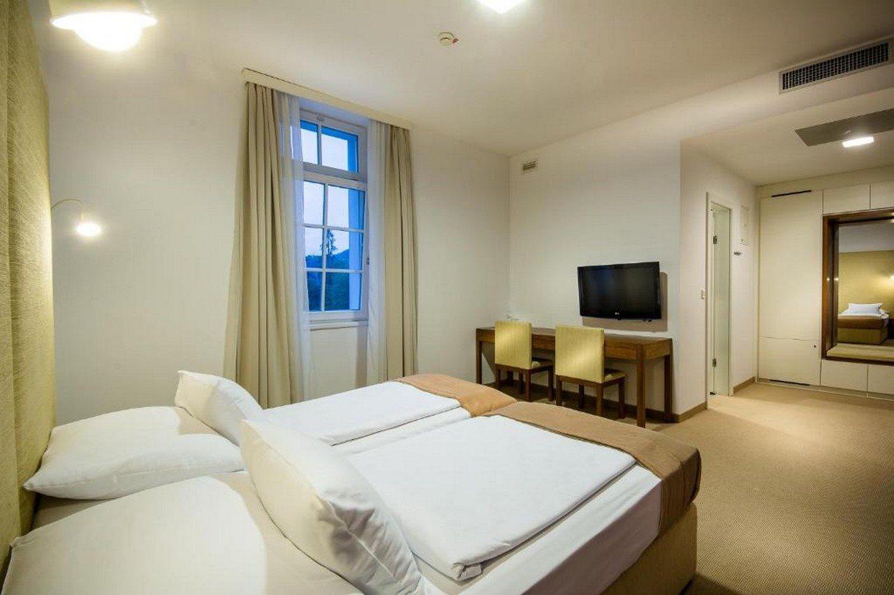 Rimske Terme - Hotel Zdraviliski Dvor Римске-Топлице Экстерьер фото