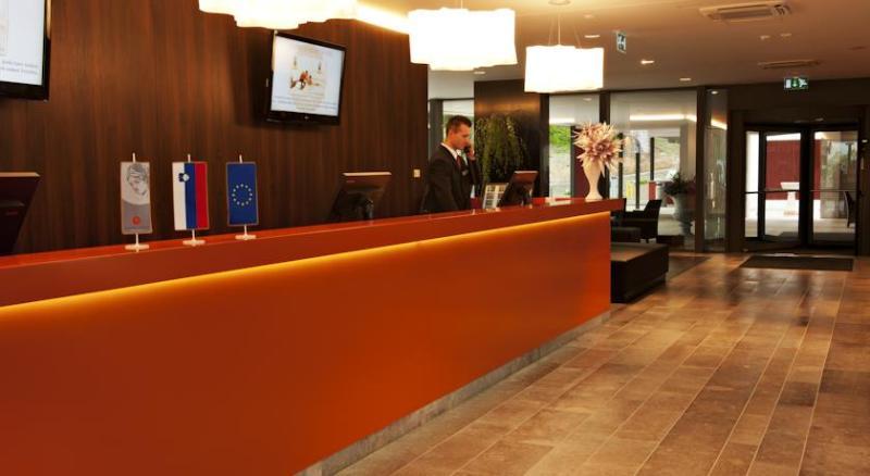 Rimske Terme - Hotel Zdraviliski Dvor Римске-Топлице Экстерьер фото