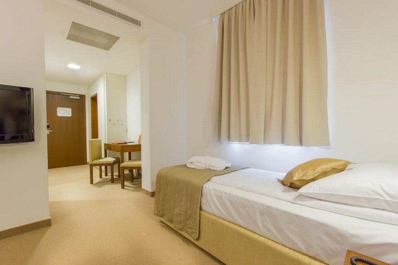 Rimske Terme - Hotel Zdraviliski Dvor Римске-Топлице Экстерьер фото