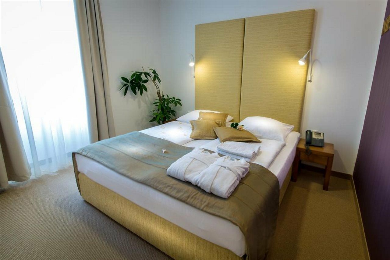 Rimske Terme - Hotel Zdraviliski Dvor Римске-Топлице Экстерьер фото